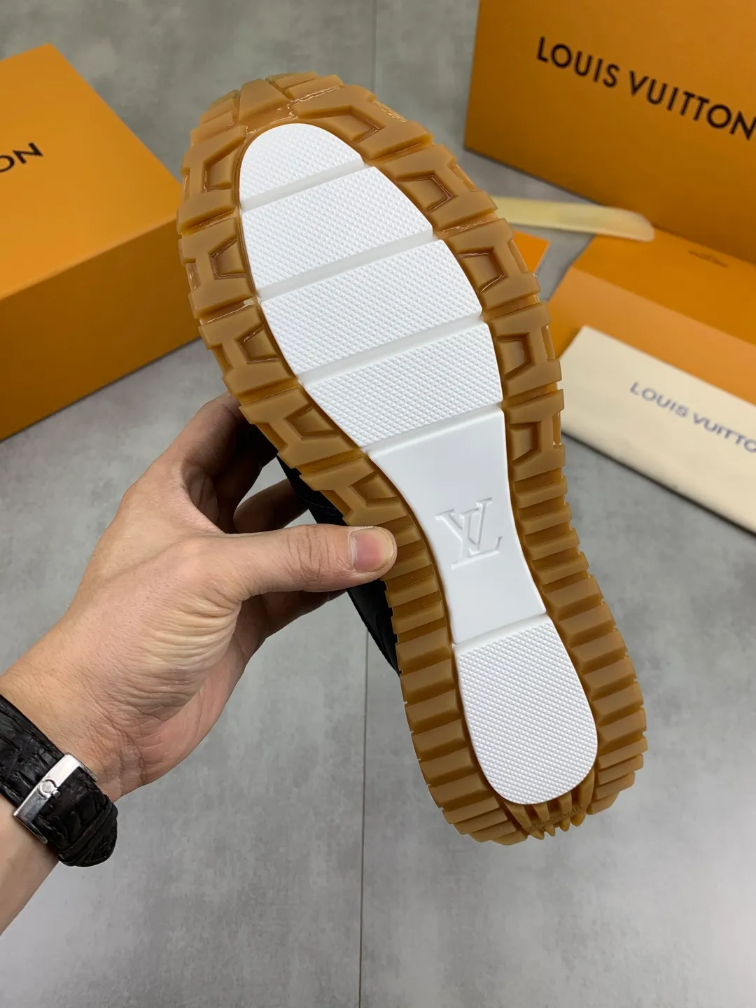 Men's men's shoes 💰P680 new style 💶[LOUIS VUITTON] (original order) new style 🍀LV Louis Vuitton * - top version of LV classic trendy shoes! Made of imported original cowhide and water-dyed cowhide lining. The latest original wear-resistant rubber combination outsole! High quality products! Multiple colors available, code number: 39-45 (38 46 customized)